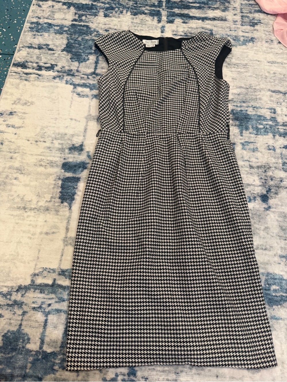 Kay Unger Black and White Houndstooth Cap Sleeve Sheath Dress